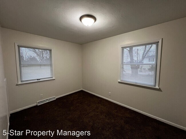 Building Photo - 3 br, 1 bath House - 922 South Main Street...