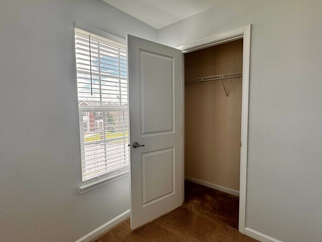 Building Photo - 145 Holly Hill Dr