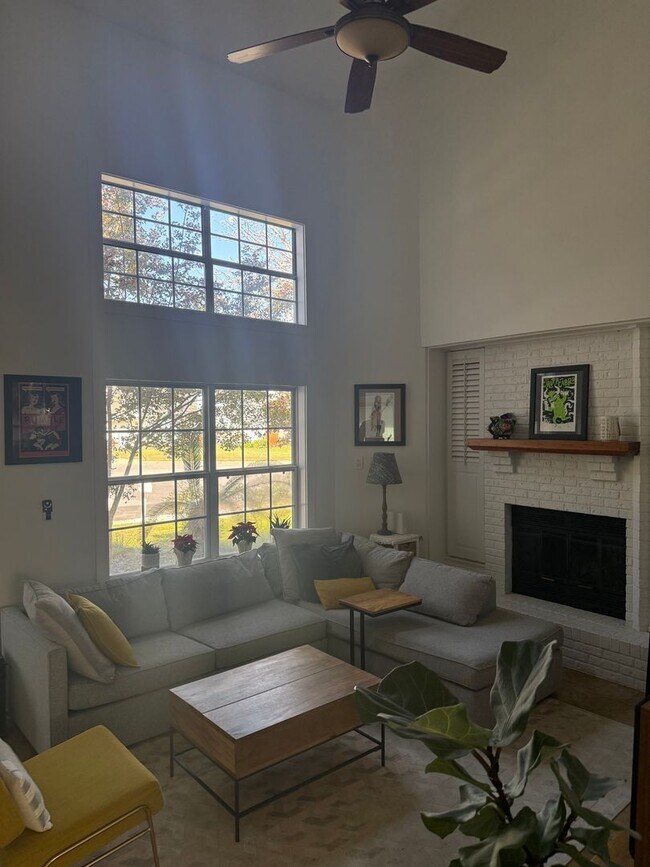 Building Photo - Stunning Updated 3 Bedroom in Fort Walton Beach!