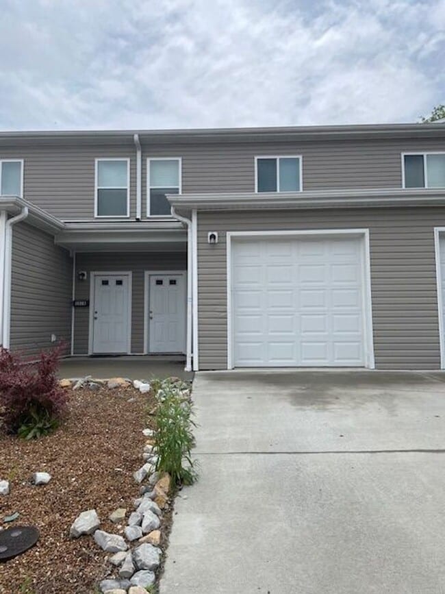 Building Photo - 202 Tyler St