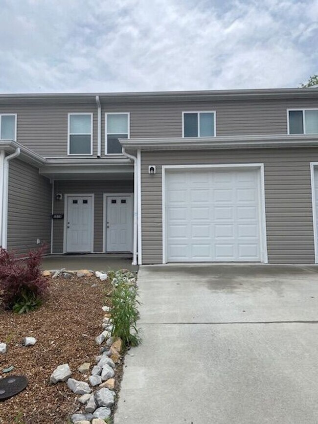 Primary Photo - 202 Tyler St