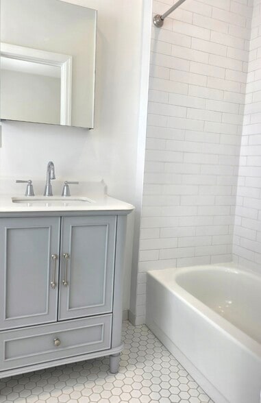 Building Photo - 29 S Adelaide Ave