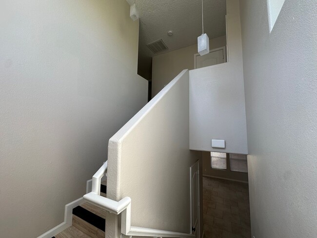 Building Photo - 3 bedroom 2.5 Bath Home in gated NE heights