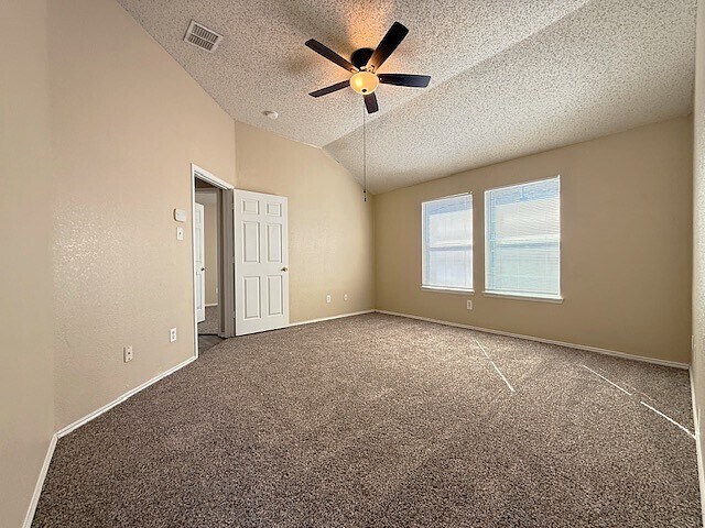 Building Photo - 4 bedroom 2 bath home available for the New Year