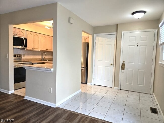 Building Photo - 49 Alexandria Way