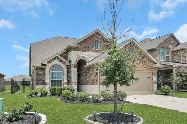 Building Photo - 3791 Lake Bend Shore Dr