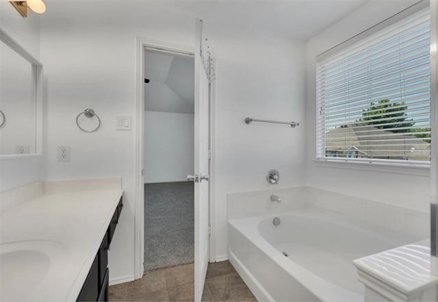 Building Photo - 5904 Mariposa Dr