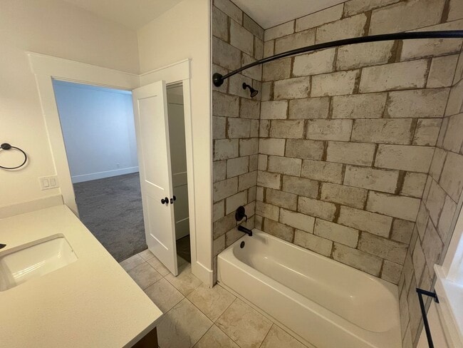 Building Photo - Spacious 1-Bedroom Apartment – North Salt Lake