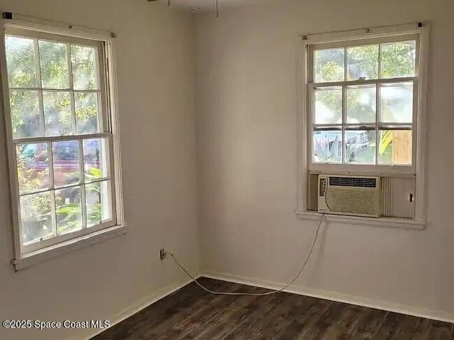Building Photo - 808 Sunset Dr
