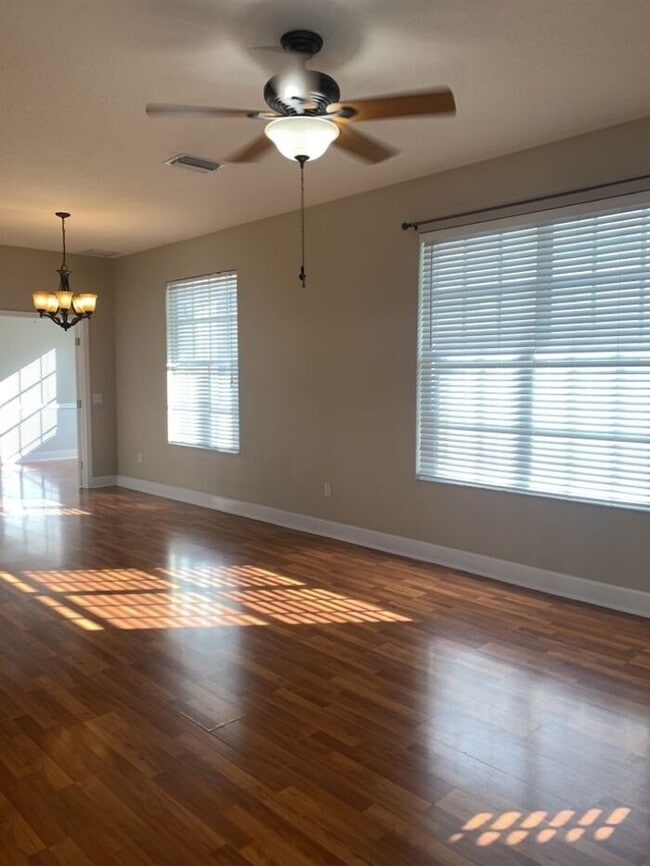 Building Photo - WESTCHASE - THE VINEYARDS