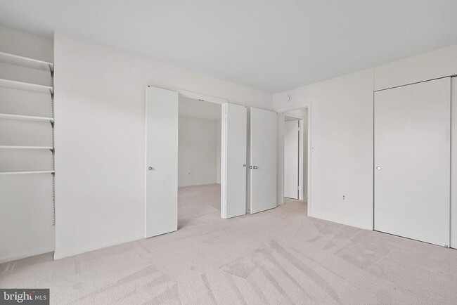 Building Photo - 2006 Lakebreeze Way