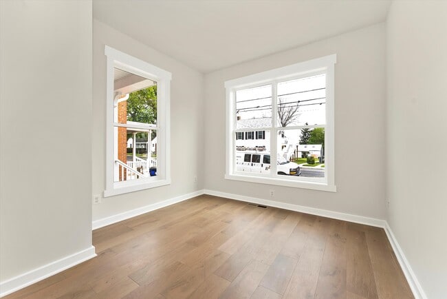 Building Photo - 328a Madison St
