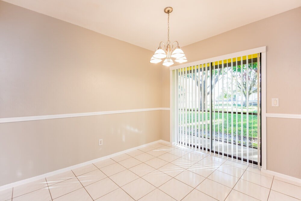 Building Photo - 817 SW 9th Ave