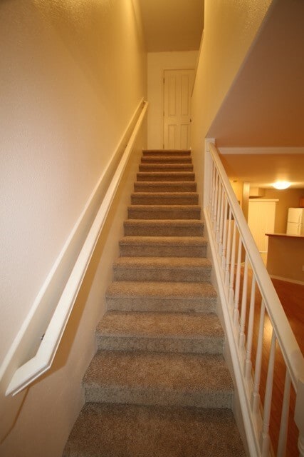 Building Photo - 3 Bedroom Condo close to JBER and Shopping!