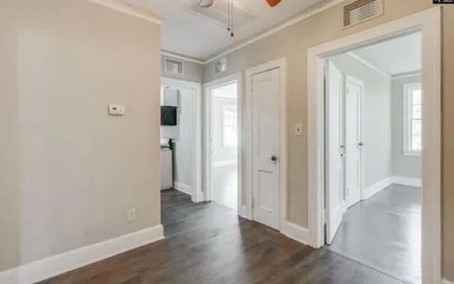 Building Photo - Cozy 2bd/1ba brick cottage near downtown C...