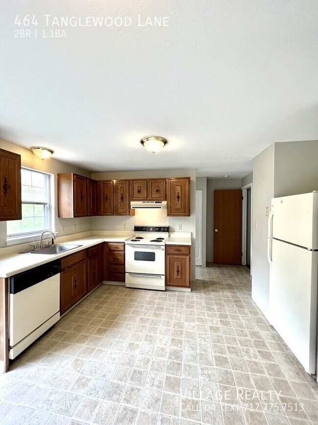 Building Photo - 464 Tanglewood Ln