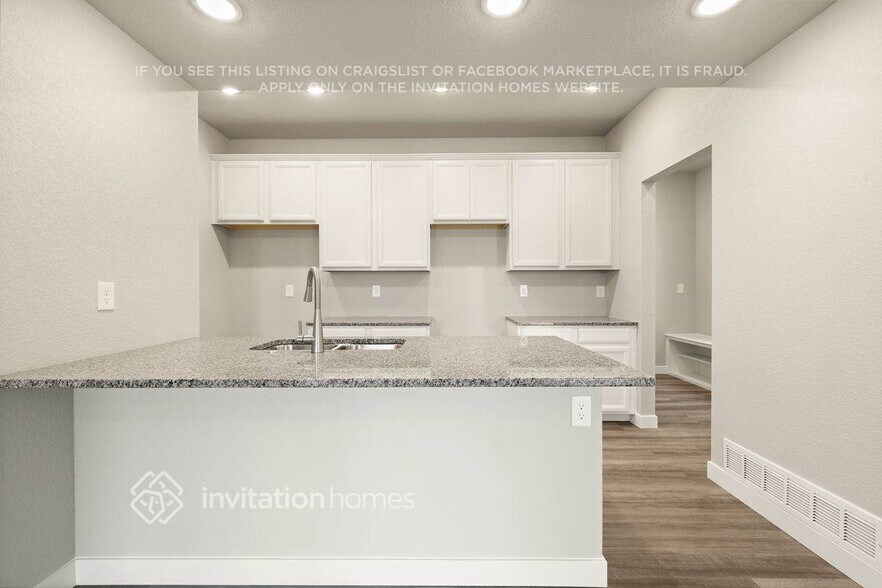 Building Photo - 11480 Sanderling St