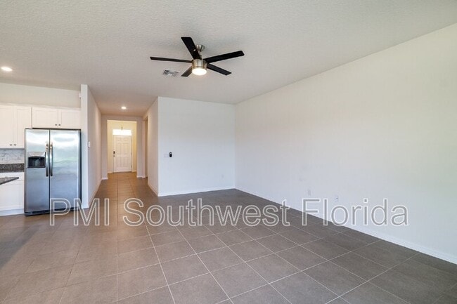 Building Photo - 5928 Silver Palm Blvd