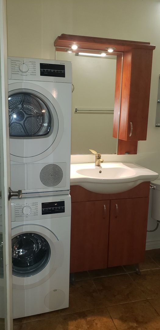 Building Photo - Awesome 1 Bedroom 1 bath unit Downtown LA