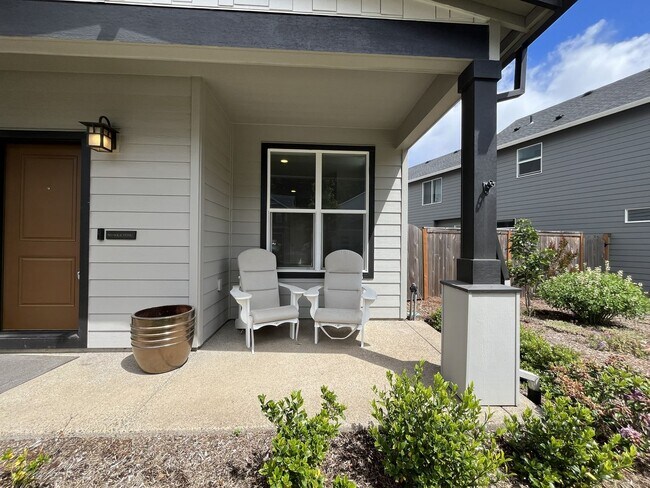 Building Photo - Spacious Modern Home with Open-Concept Living, Elegant Interior Features & Attached Garage