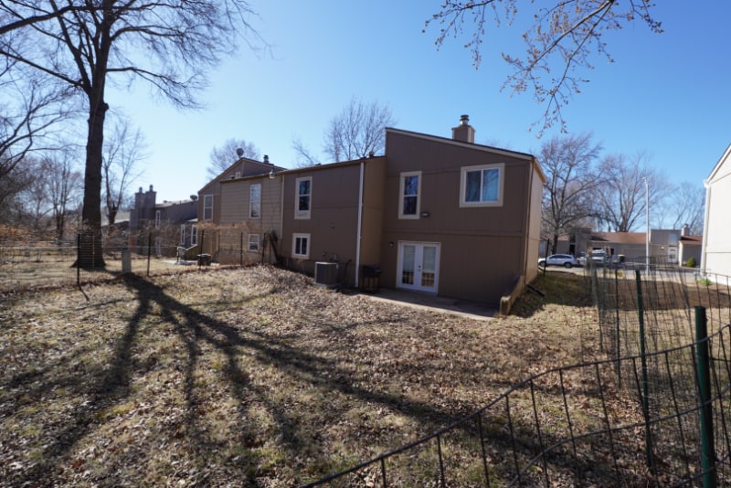 Building Photo - 9517 Manning Ave