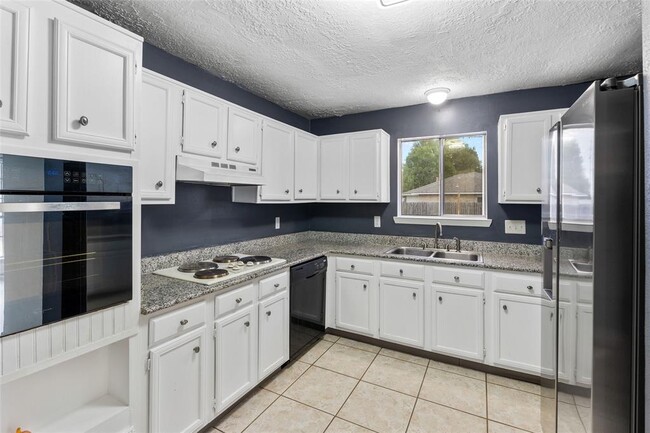 Building Photo - 22142 Pearl Lake Dr