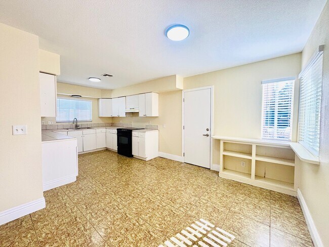 Building Photo - 3816 San Joaquin Ave