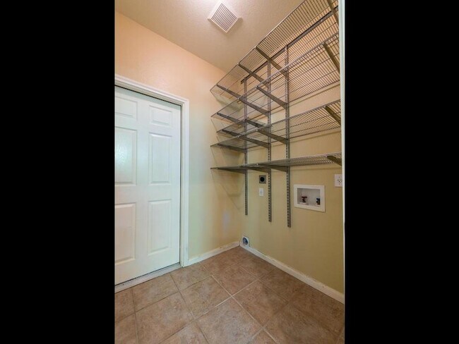 Building Photo - 11704 Emerald Falls Dr