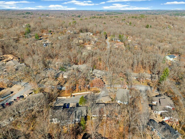 Building Photo - 9 August Ln