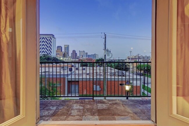 Building Photo - 1624 Hadley St