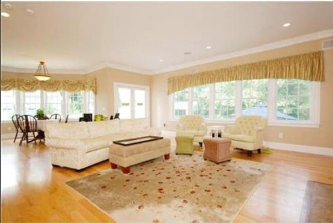 Building Photo - 160 Grant St