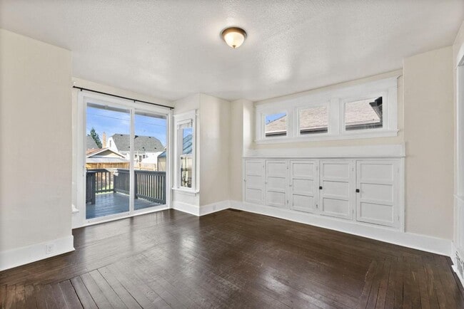 Building Photo - Spacious 3-Bed Tacoma Home w/ Office, A/C,...