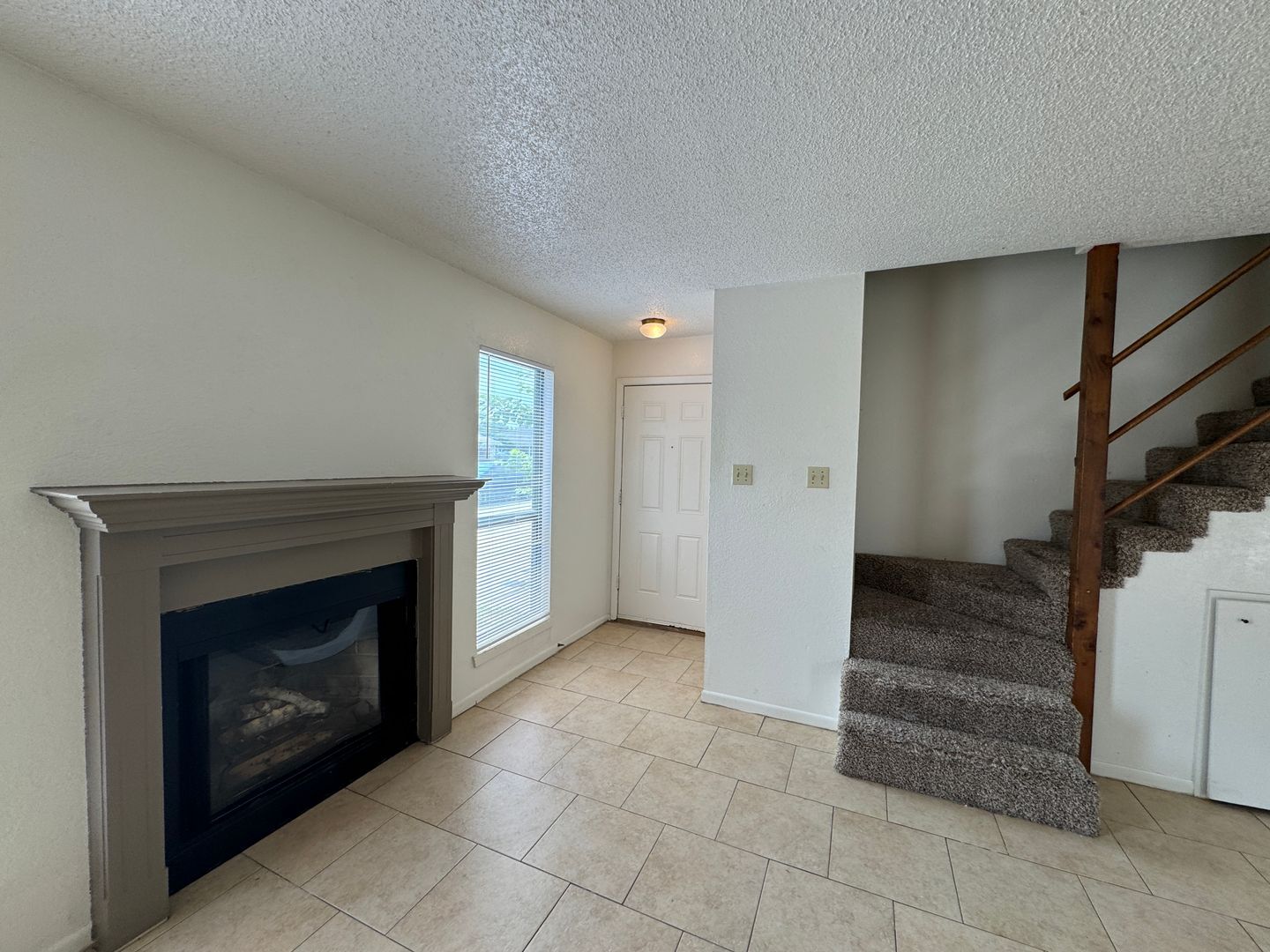 Building Photo - 2515 Bermuda Dr