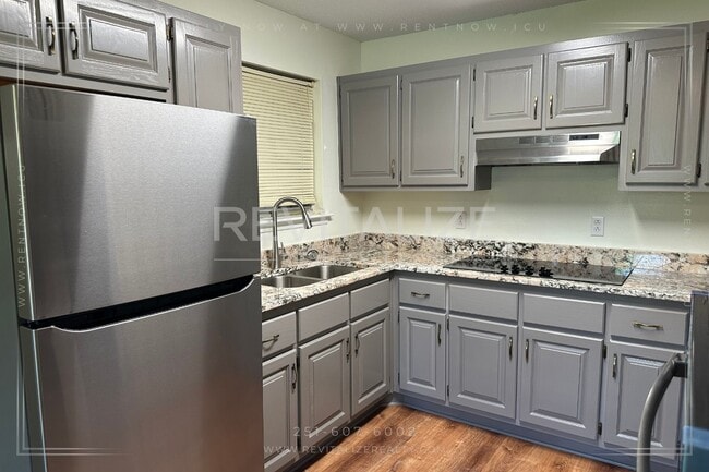 Building Photo - Updated 3 Bd /2 Ba House with NEW KITCHEN ...