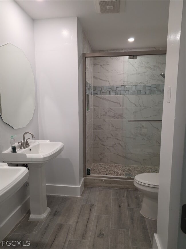 Building Photo - 4474 E Riverside Dr