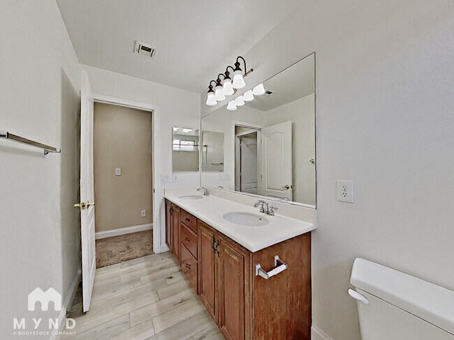 Building Photo - 599 Wealdston Ct