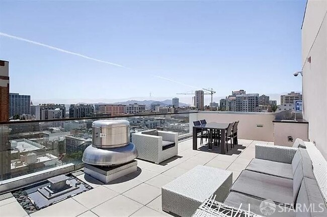 Building Photo - 1080 Sutter St