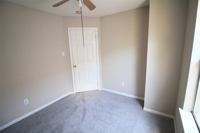 Building Photo - 2117 Whittier Dr