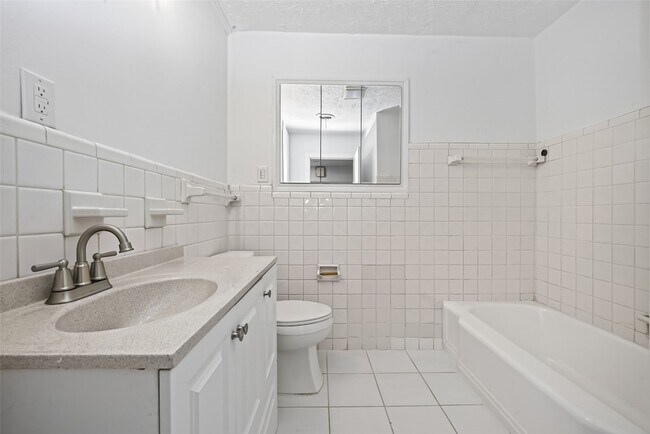 Building Photo - 3731 Drake St