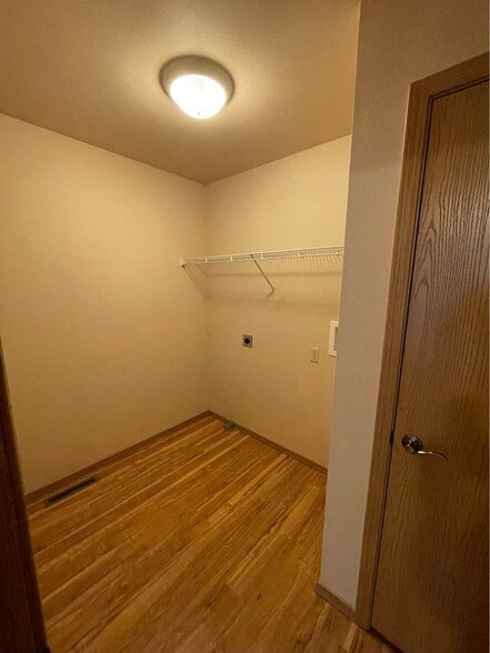 Building Photo - 12 Valley View Dr E