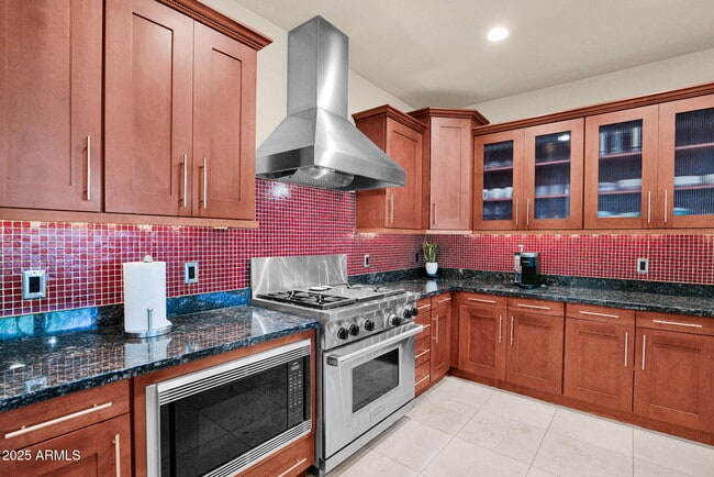 Building Photo - 8 Biltmore Estates Dr