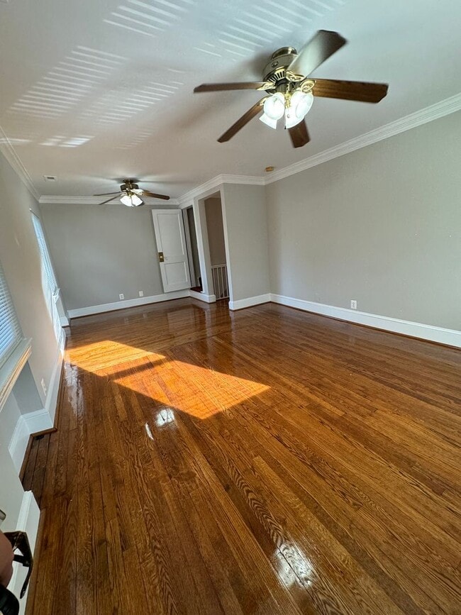 Building Photo - 67 E Shirley Ave