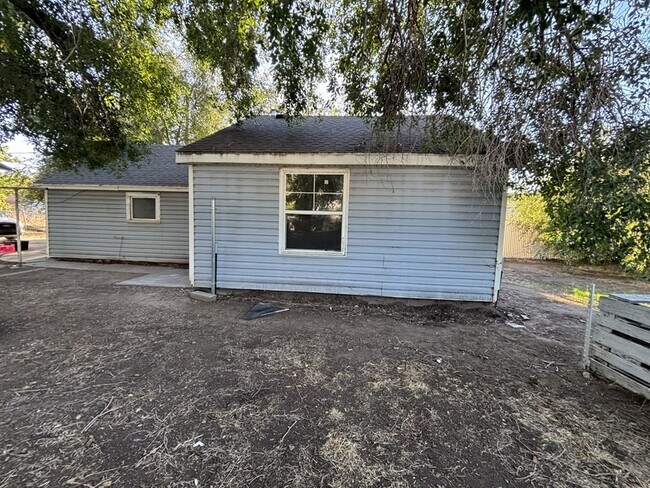 Building Photo - 154 E Harris St