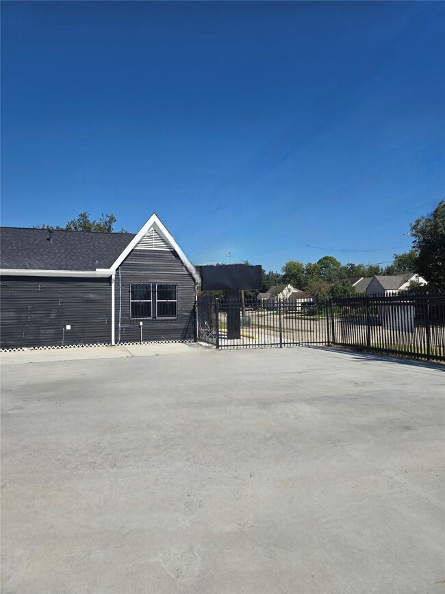 Building Photo - 616 Shaver St