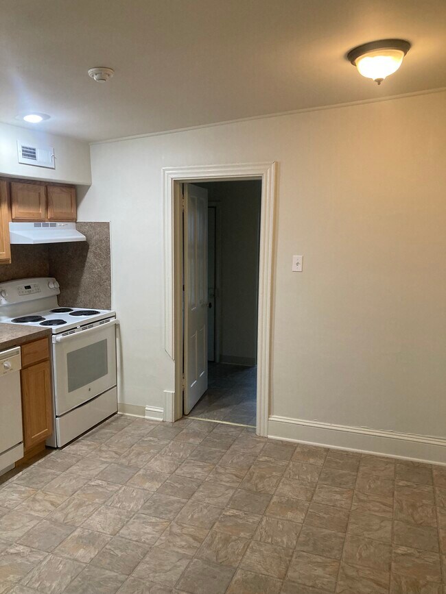 Building Photo - 1167 Main St