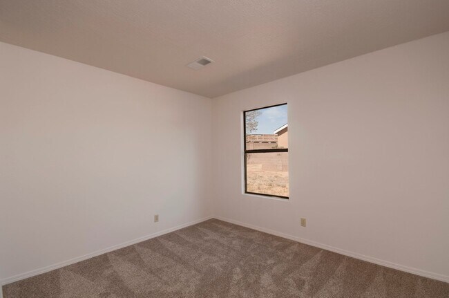 Building Photo - Amazing 3 Bedroom in Central Rio Rancho!