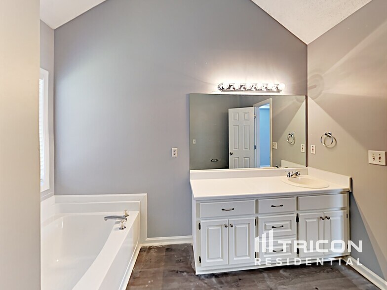 Building Photo - 4921 Baker Plantation Way