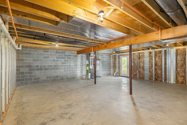 Building Photo - 7880 Briarwood Dr