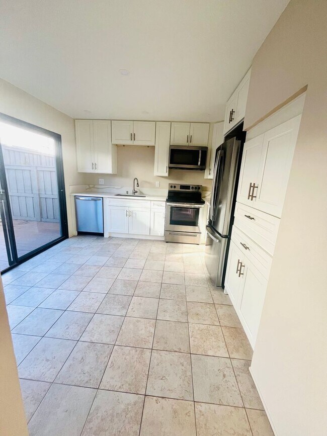 Building Photo - LA JOLLA VILLAGE LIVING! SPACIOUS 3BD/2.5BA TOWNHOME AVAILABLE JUNE for $4,795/mo!