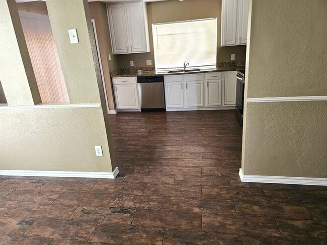 Building Photo - 2307 Edgedale Dr